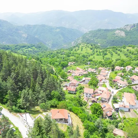 Villa каменната къща